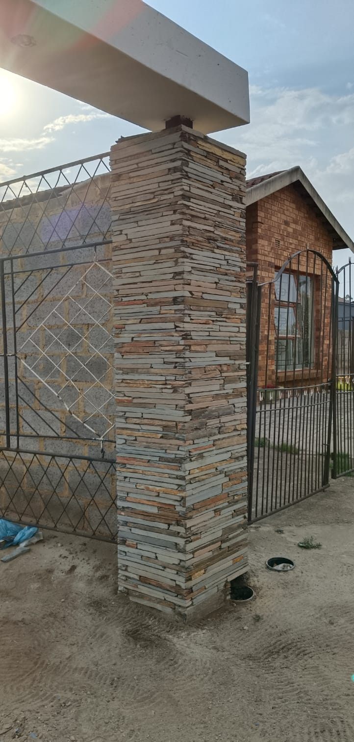 Slate-clad gate pillar
