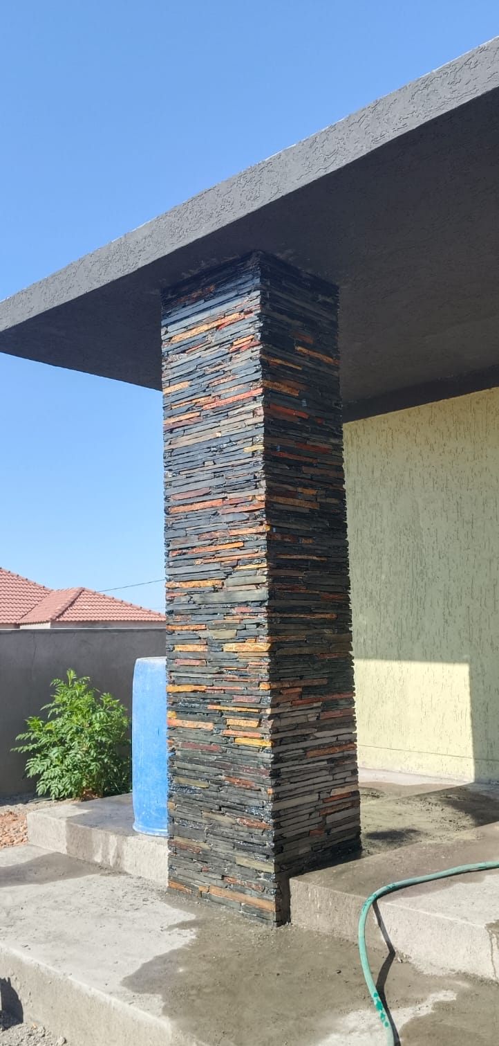 Black and rust slate porch pillar