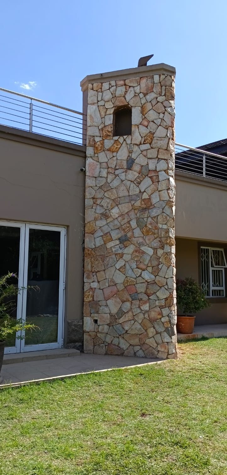 Sandstone crazy-pattern tower feature